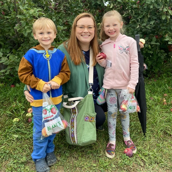 Meet your Posher, Emily - Picture 2 of 2